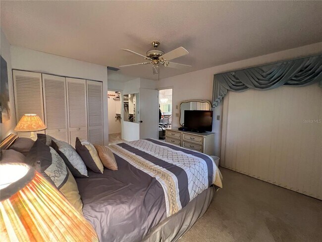 Building Photo - 9303 Golf View Dr