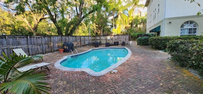 Building Photo - 2850 Coconut Ave