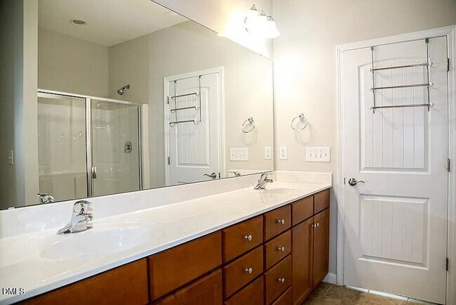 Building Photo - Earn Wealth While Leasing - Like a Homeowner - Lease to Own