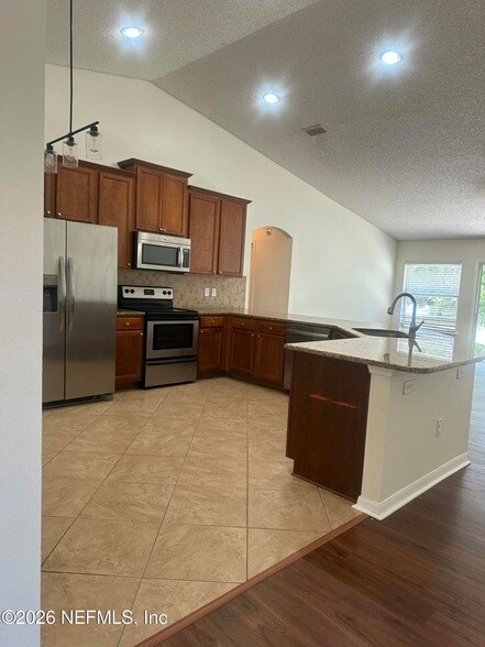 Building Photo - 13735 Devan Lee Dr E