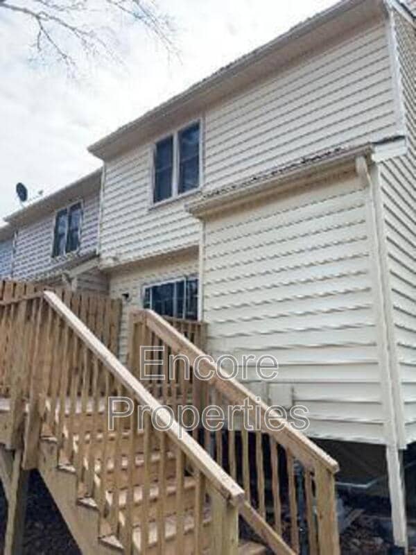 Building Photo - 6555 English Oaks Dr