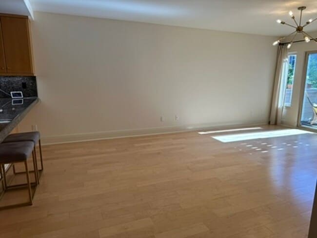 Building Photo - Epic REA- Serene 2 BR/1 BA Flat w/Private Deck & Yard in Lone Mountain