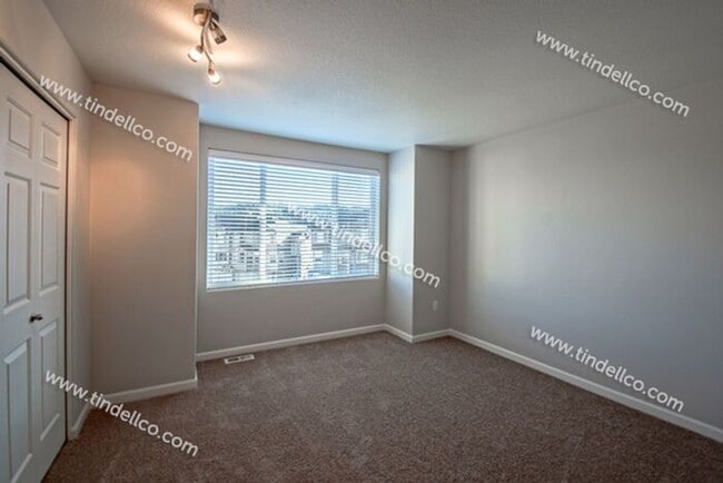 Building Photo - Cozy Townhome in Beautiful Progress Ridge-...
