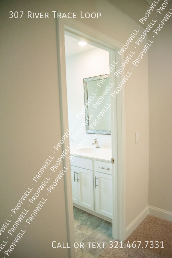 Building Photo - 307 River Trce Lp