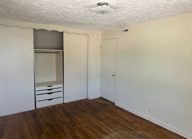 Building Photo - cc0216