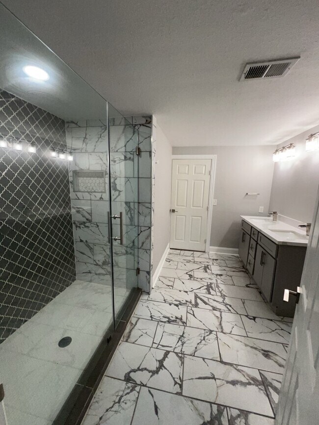 Building Photo - 401 Walton St