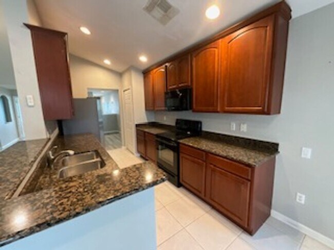 Building Photo - 5251 Maxon Terrace
