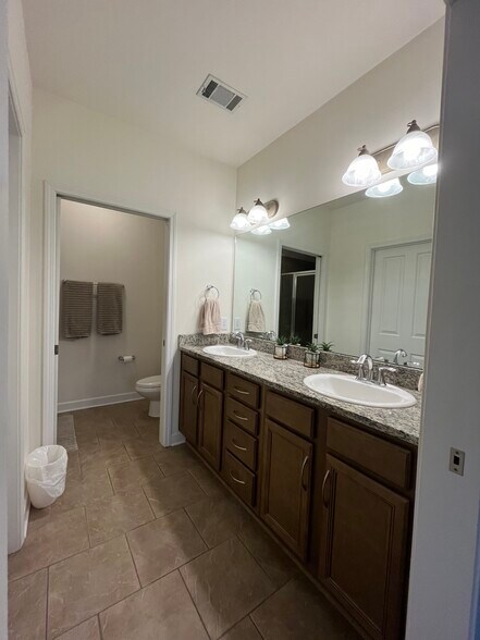 Building Photo - 2310 Elliott Ave