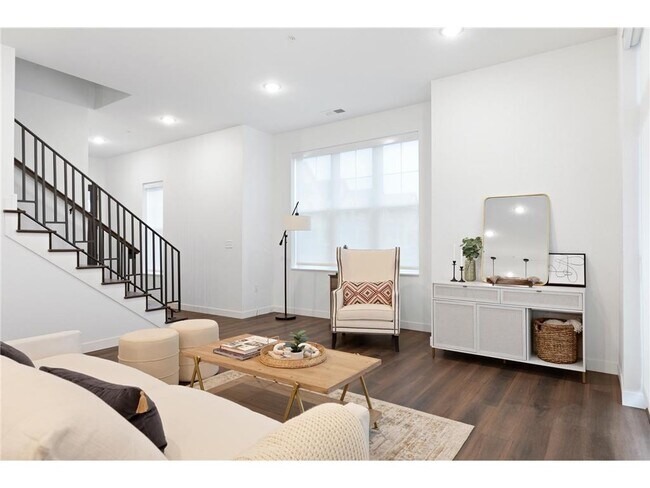 Building Photo - 366 Magnolia Ln