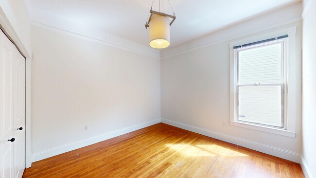 Building Photo - 1728 Waller St