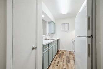 Building Photo - 513 Ridge St