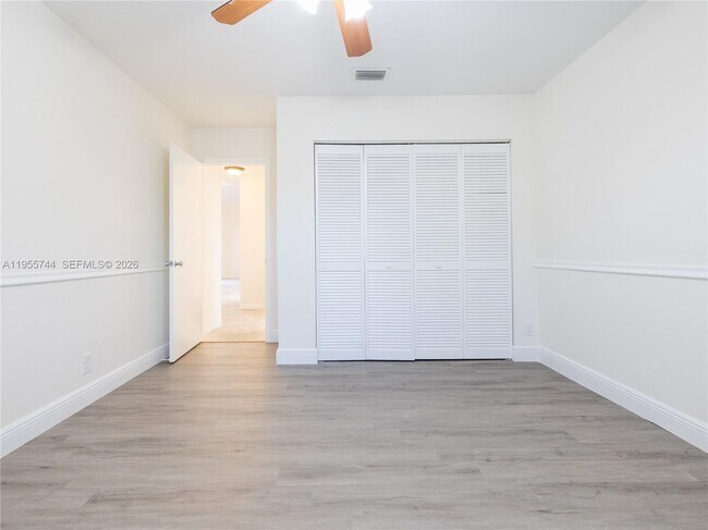 Building Photo - 200 W Riverbend Dr