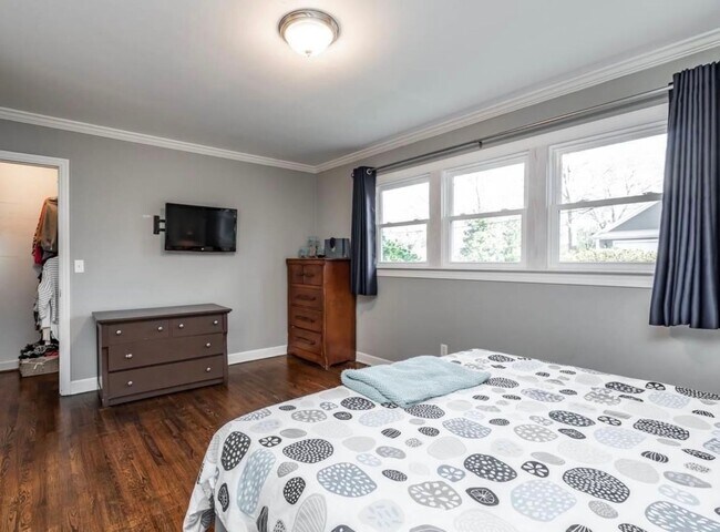 Building Photo - Low Maintenance 4BR/2BA Home near Downtown Greenville!