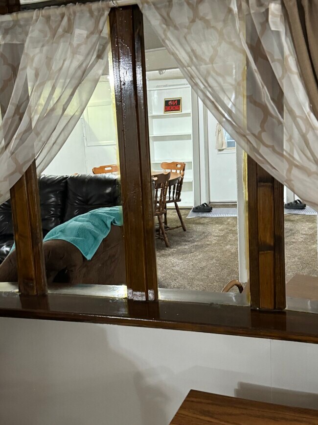 Building Photo - 801 Miller St