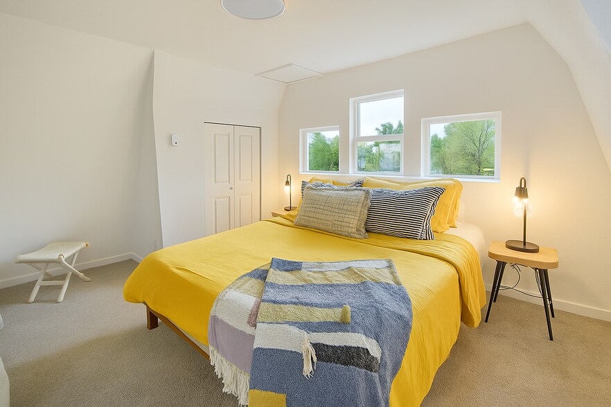 Building Photo - 41 E Alderney St