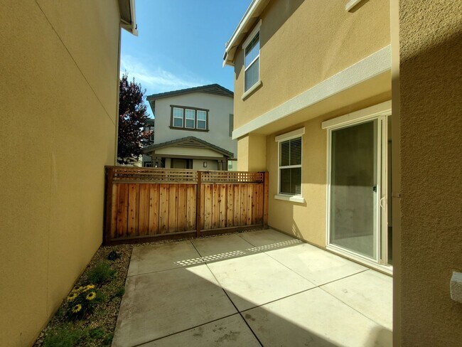 Building Photo - 618 Montage Cir