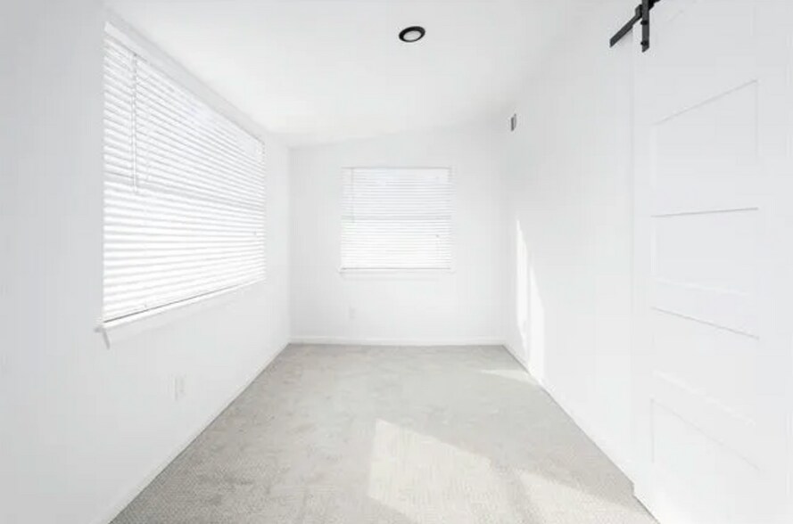 Building Photo - 1200 S Brighton Ave