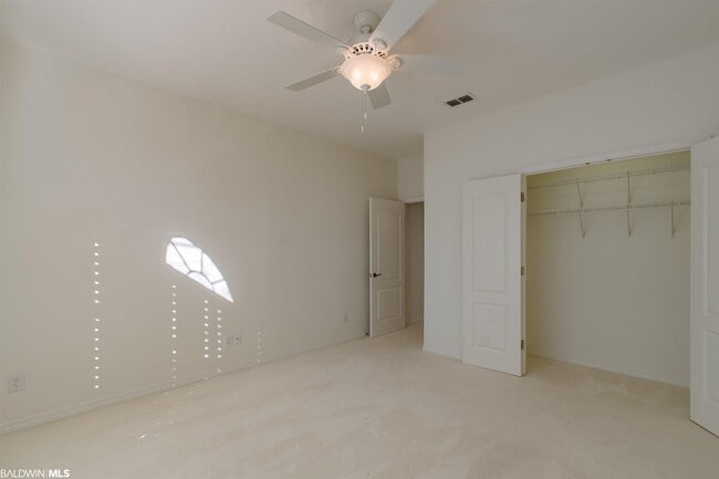 Building Photo - 117 Club Dr