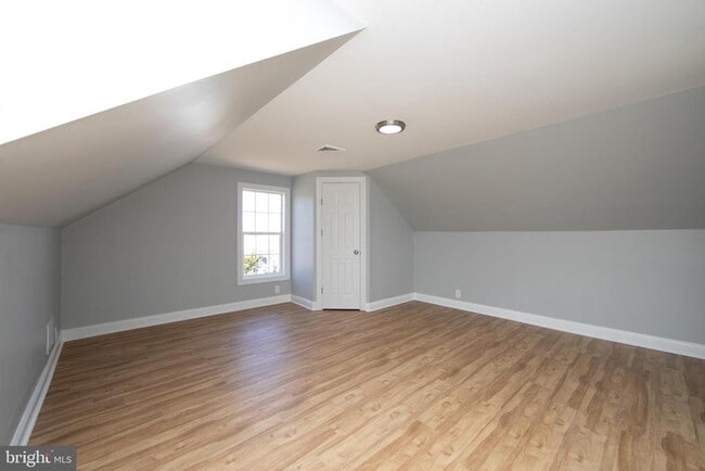 Building Photo - 605 Neck Rd