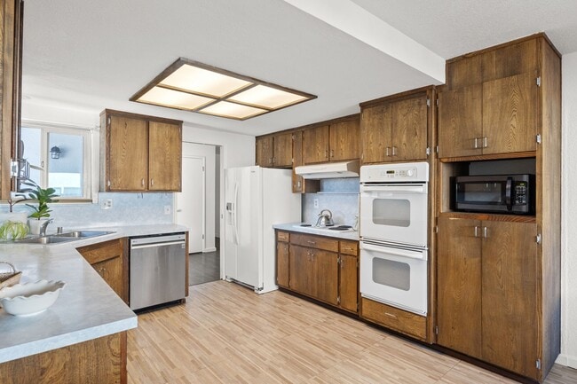 Building Photo - Updated North Chico 3BD/2BA with Solar & Covered Patio