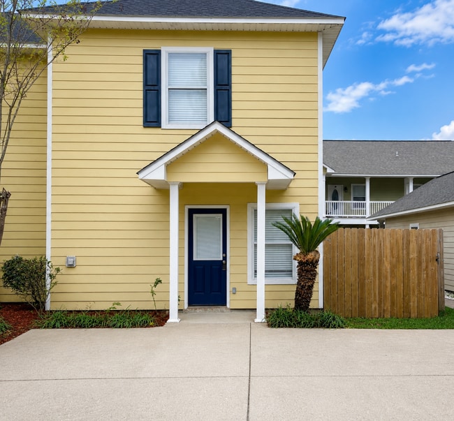 Building Photo - 1338 Tropical Cv