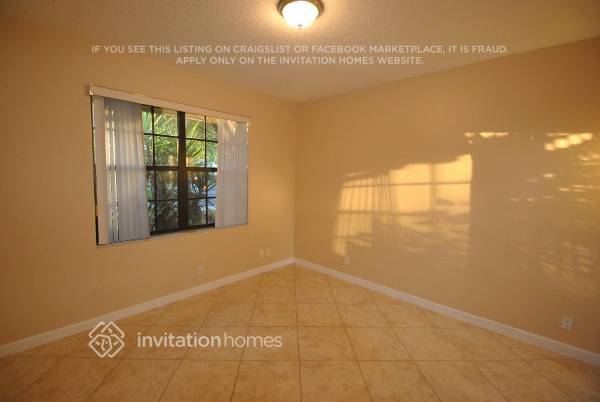Building Photo - 4945 Pine Tree Dr
