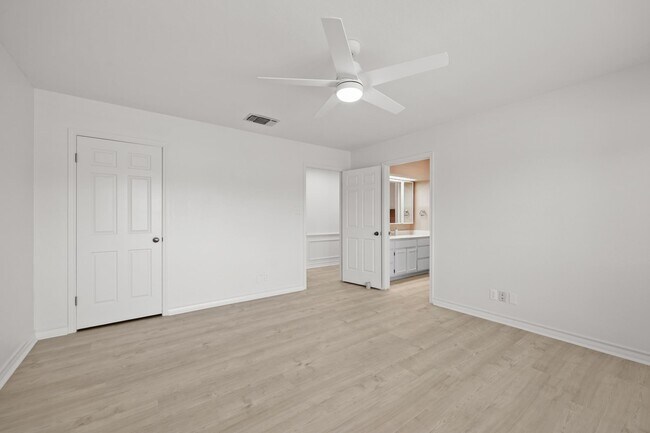 Building Photo - 203 Longhorn