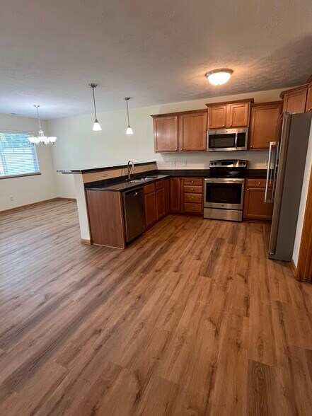 Building Photo - 8743 Remi Dr