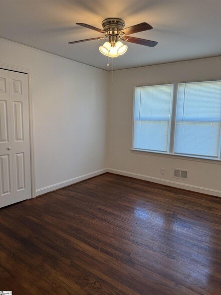 Building Photo - 320 Elaine Ave