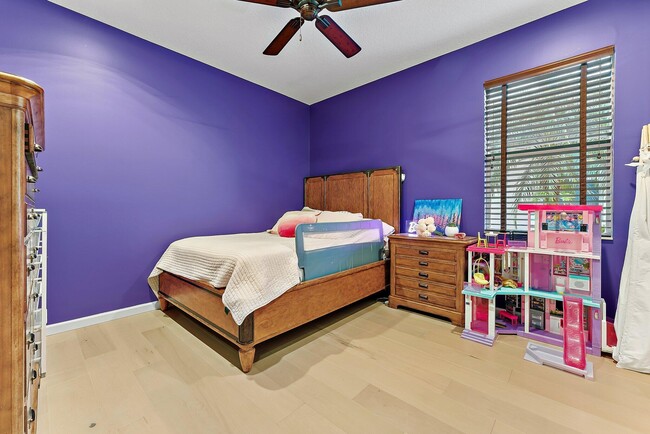 Building Photo - 236 Carina Dr