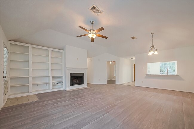 Building Photo - 4431 Duesenberg Dr