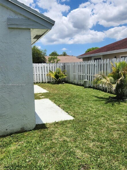 Building Photo - 3749 NW 107th Way