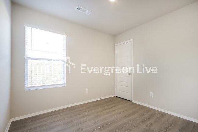 Building Photo - 6603 NW Kathleen St