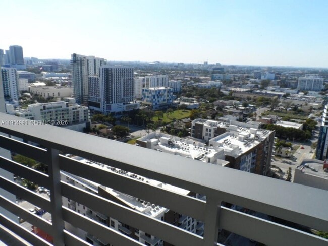 Building Photo - 460 NE 28th St