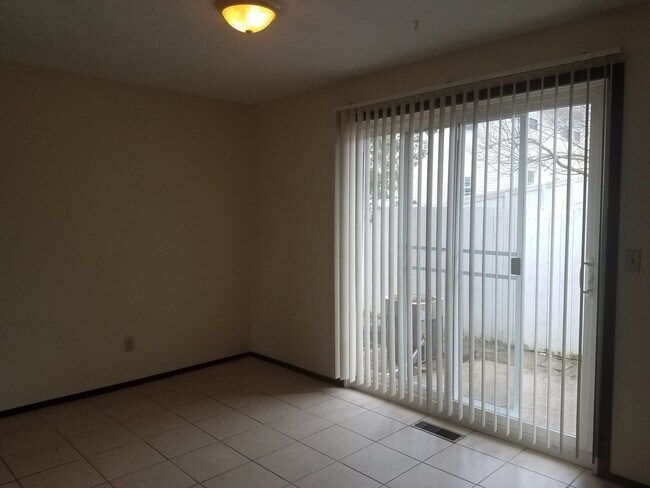 Building Photo - 4130-4136 Canterbury Dr