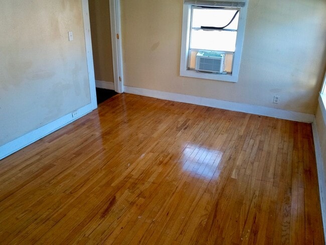 Building Photo - 3203 Darien St