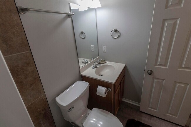 Building Photo - 204 Wheaton Ct