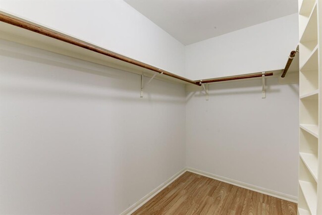 Building Photo - 29419 Fox River Dr
