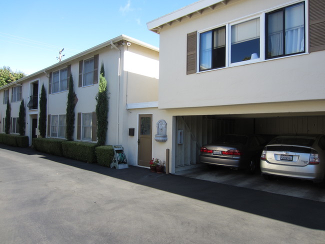 Covered Parking - Villa Toscana
