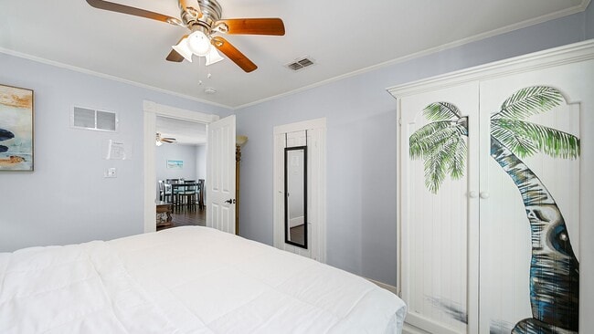 Building Photo - 14 Sanchez Ave