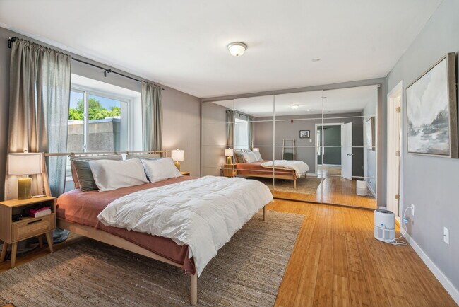 Building Photo - 3863 Terrace St