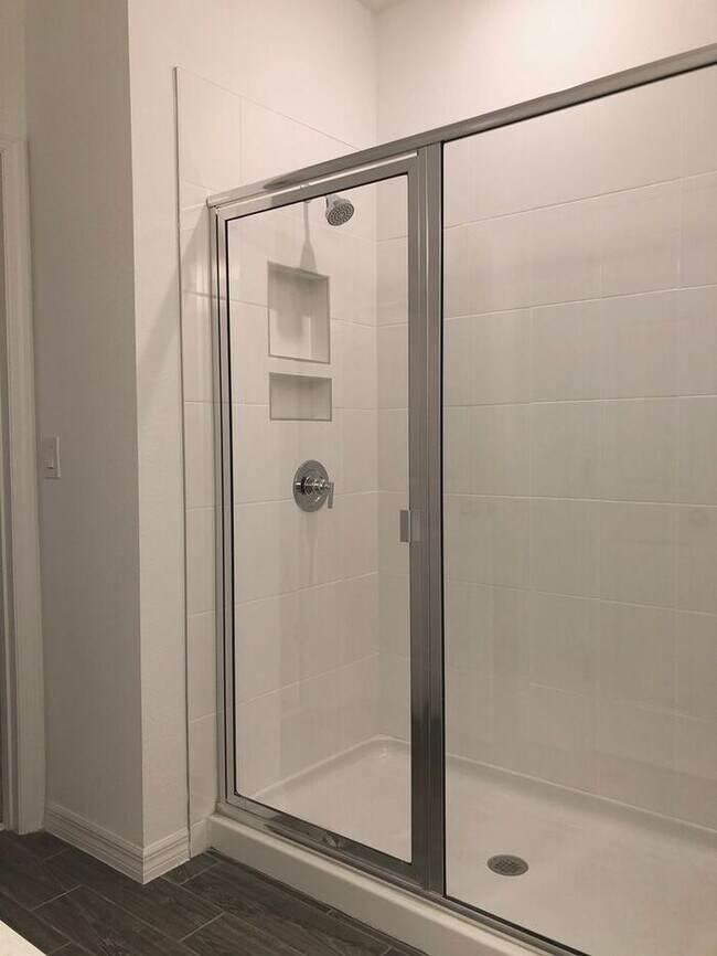 Building Photo - Beautiful 3/2.5 Newly Appointed Home with ...