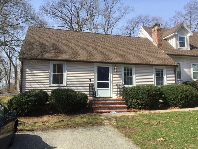 Building Photo - 40 Dunster Ln