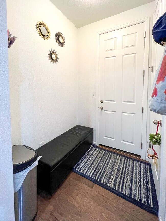 Building Photo - Stonegate 4bd 3ba 2,265sq.ft. - built in 2019 - FOR RENT!