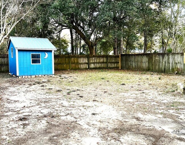 Building Photo - 6950 Viola Rd