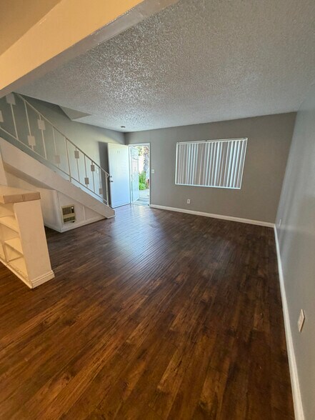 Building Photo - 444 E Rowland St