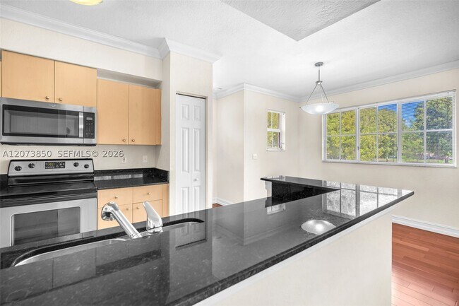 Building Photo - 2532 Centergate Dr
