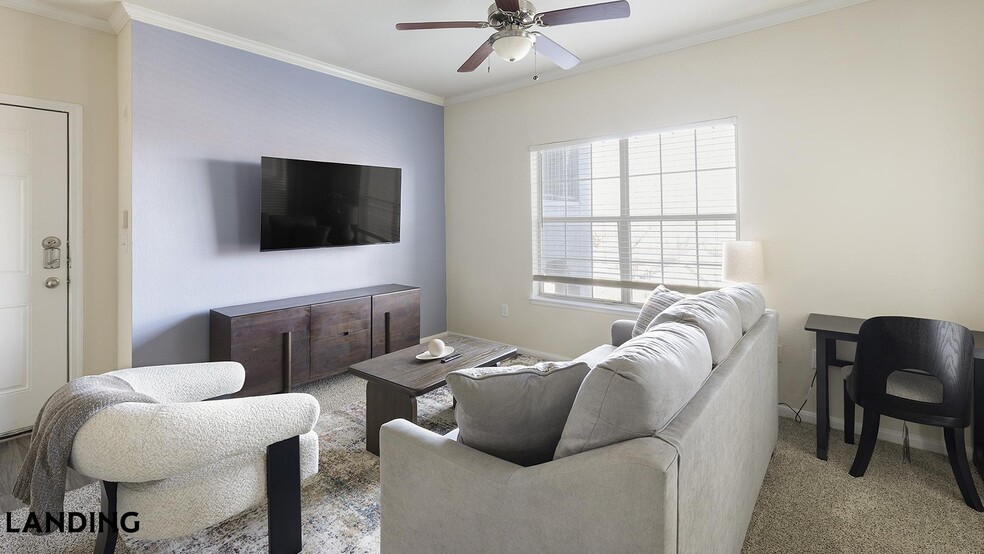 Building Photo - 901 Lakeside Cir