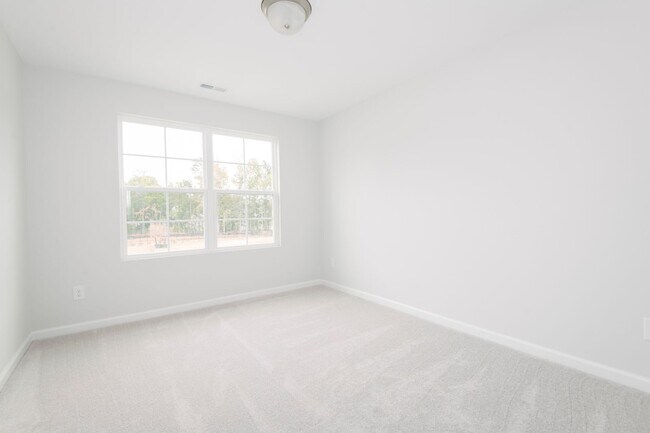 Building Photo - Beautiful 3 Bedroom 2.5 Bathroom Townhome Located in Downton Square, Holly Springs! Available Jul...