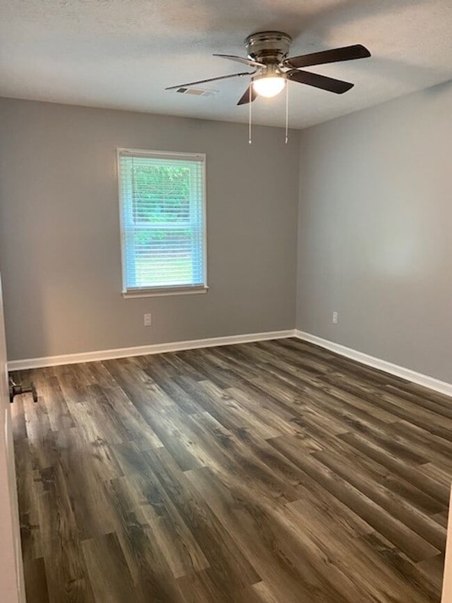 Building Photo - Totally Remodeled and Ready for YOU.